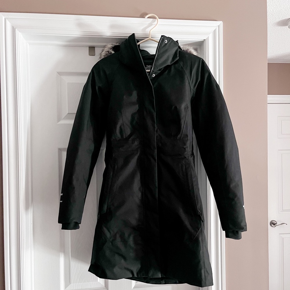 The North Face - Black Parka - XS